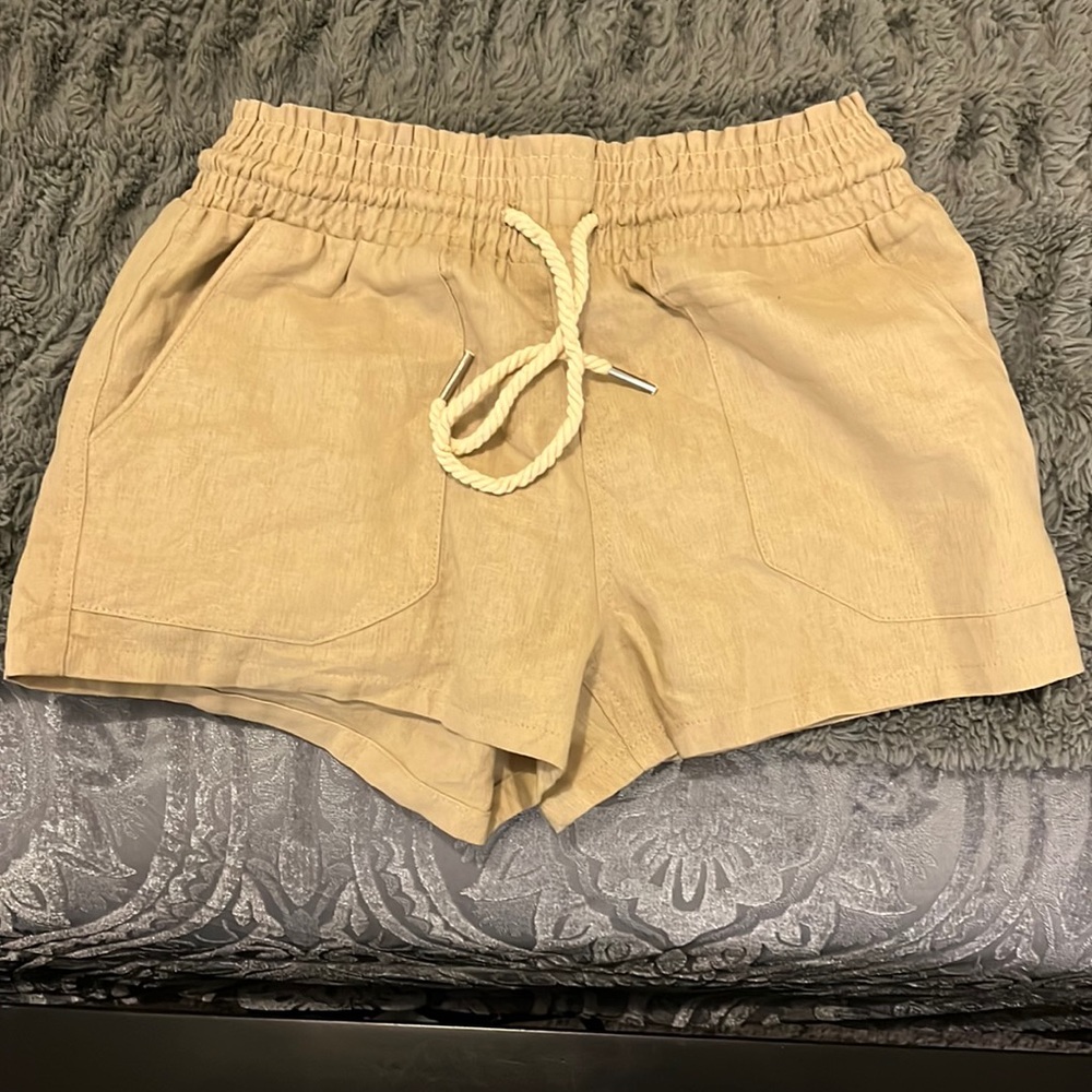 Khaki shorts size Small